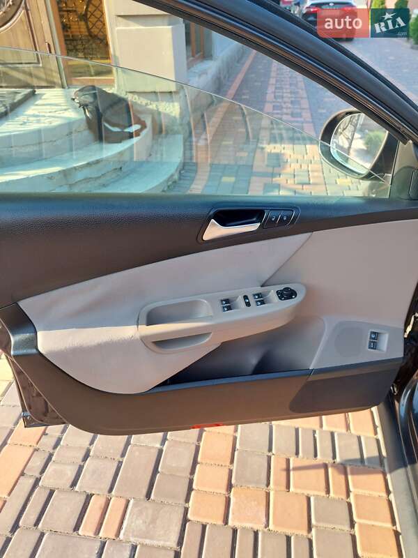 Универсал Volkswagen Passat 2010 в Врадиевке