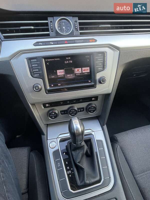 Универсал Volkswagen Passat 2016 в Ужгороде
