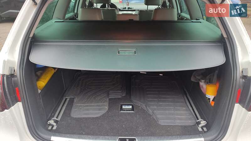 Універсал Volkswagen Passat 2010 в Тернополі