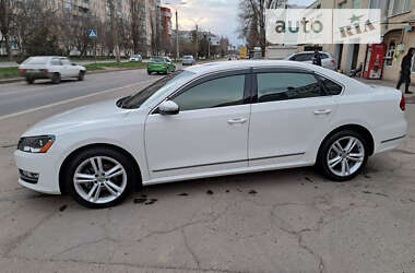 Седан Volkswagen Passat 2012 в Ивано-Франковске