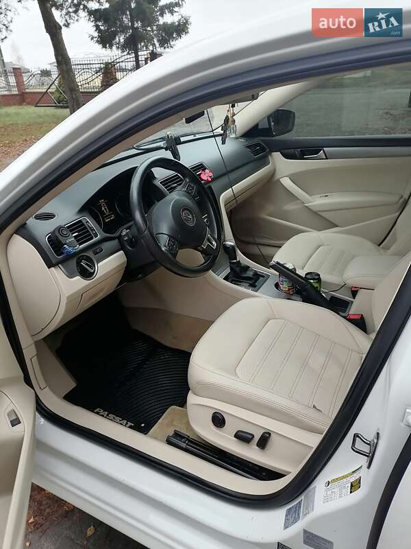 Седан Volkswagen Passat 2014 в Кропивницком
