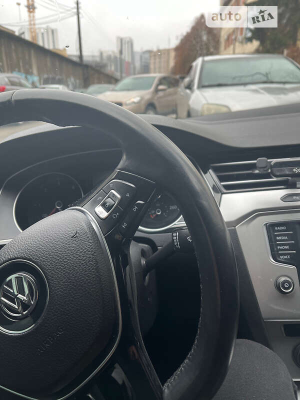 Універсал Volkswagen Passat 2015 в Києві