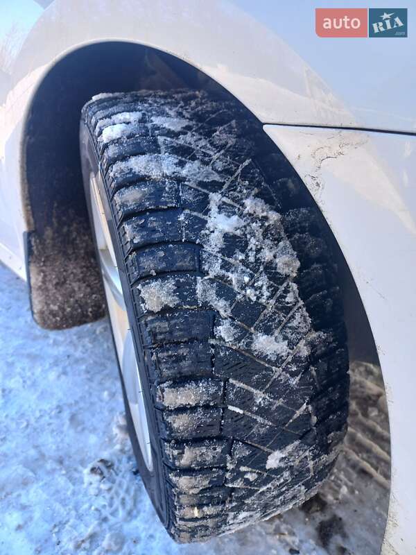 Седан Volkswagen Passat 2012 в Києві