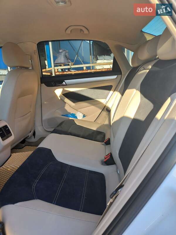 Седан Volkswagen Passat 2012 в Києві