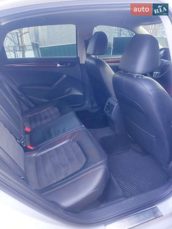 Седан Volkswagen Passat 2013 в Харкові