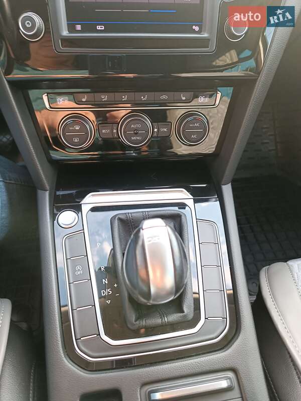 Універсал Volkswagen Passat 2017 в Харкові