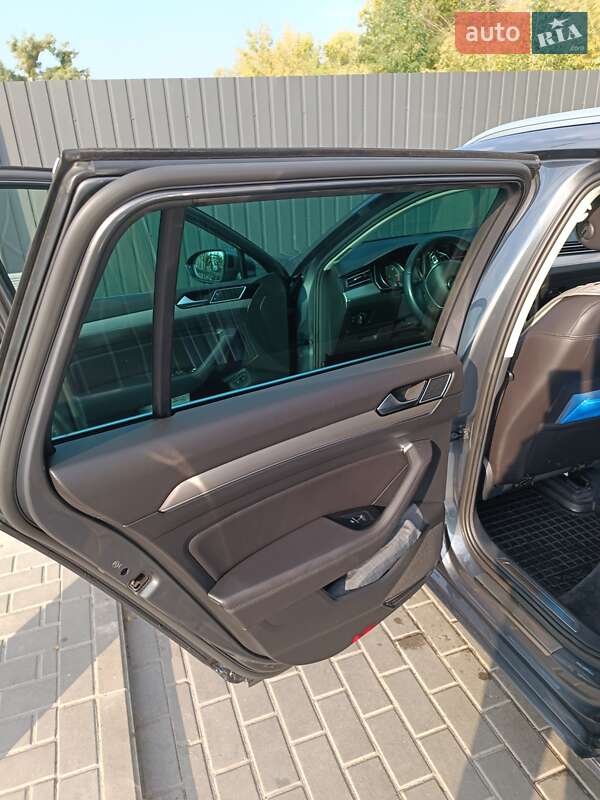 Універсал Volkswagen Passat 2017 в Харкові