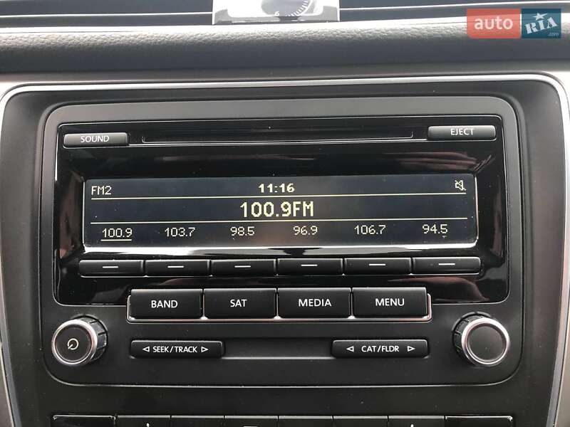 Седан Volkswagen Passat 2014 в Львові