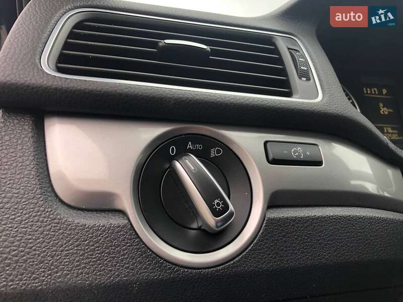 Седан Volkswagen Passat 2014 в Львові