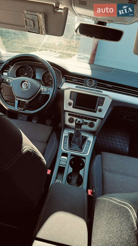 Універсал Volkswagen Passat 2015 в Ужгороді
