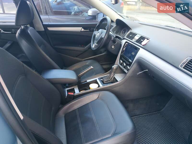 Седан Volkswagen Passat 2012 в Киеве