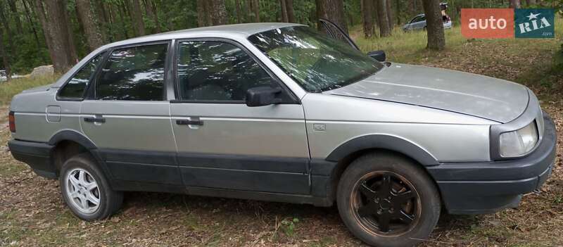 Седан Volkswagen Passat 1988 в Попельне