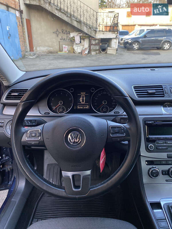 Универсал Volkswagen Passat 2012 в Киеве