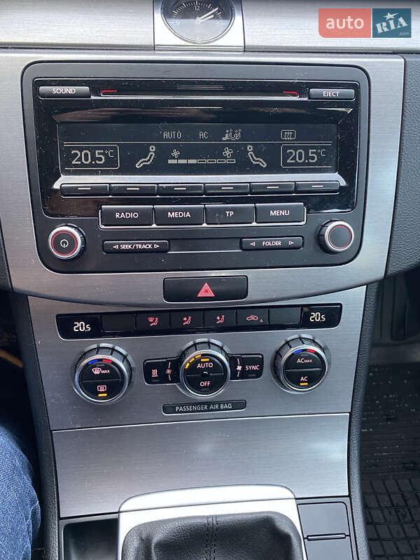 Универсал Volkswagen Passat 2012 в Киеве