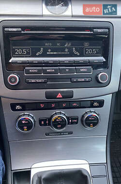 Универсал Volkswagen Passat 2012 в 