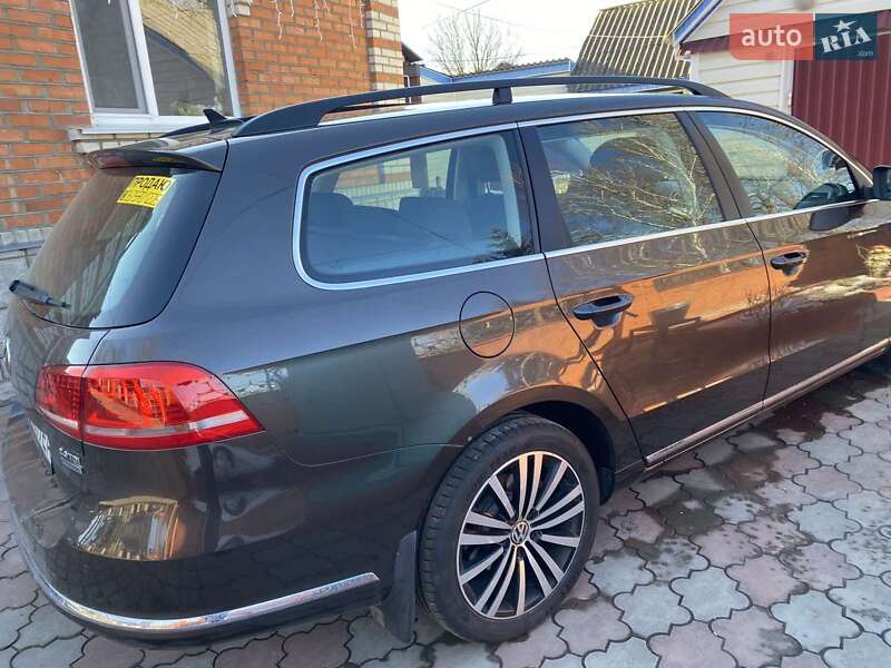 Універсал Volkswagen Passat 2011 в Житомирі