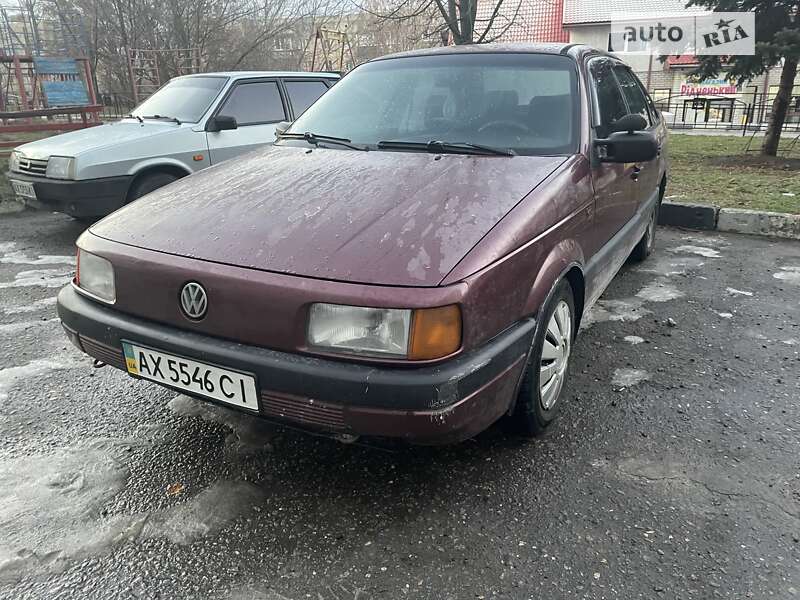 Седан Volkswagen Passat 1990 в Змиеве