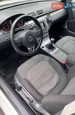Универсал Volkswagen Passat 2011 в 