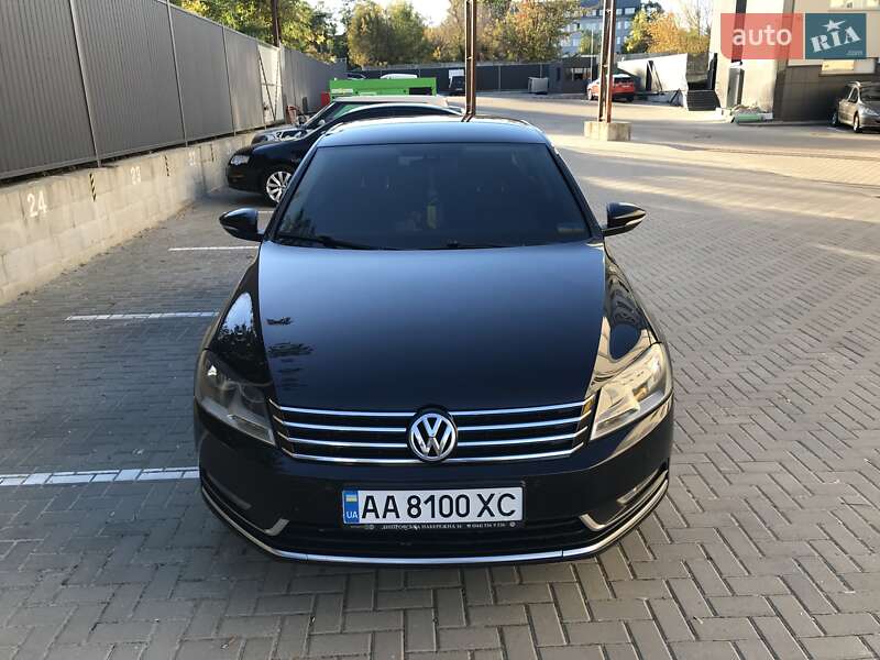 Седан Volkswagen Passat 2012 в Киеве