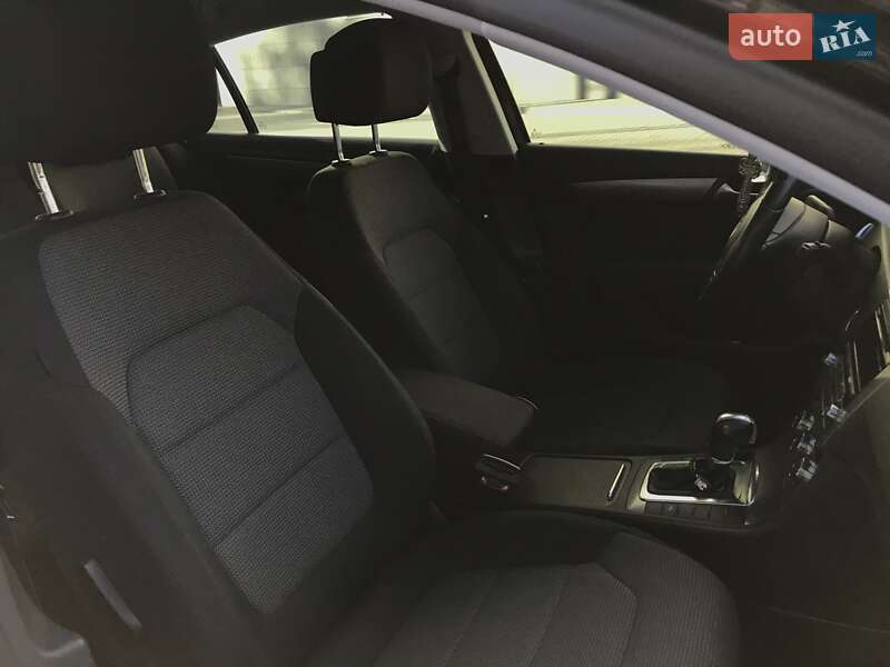 Седан Volkswagen Passat 2012 в Киеве