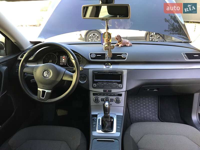 Седан Volkswagen Passat 2012 в Киеве
