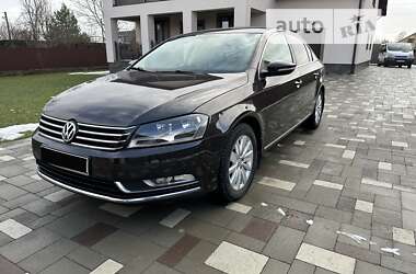 Седан Volkswagen Passat 2011 в Івано-Франківську