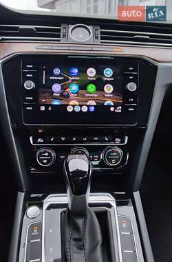 Седан Volkswagen Passat 2017 в Киеве