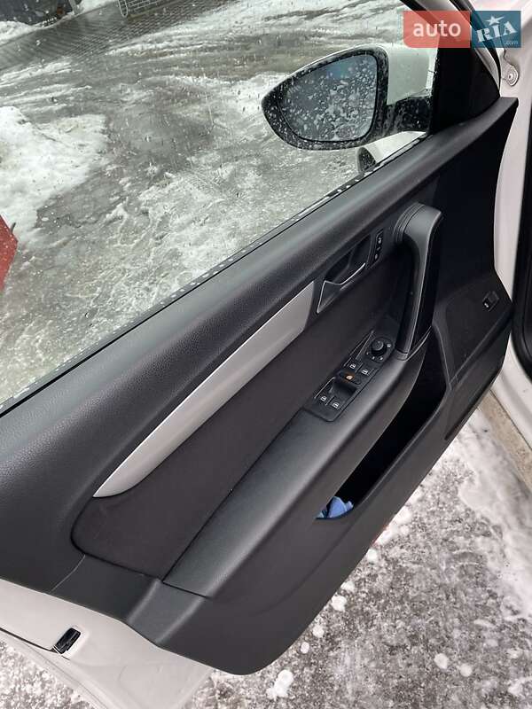 Універсал Volkswagen Passat 2012 в Полтаві