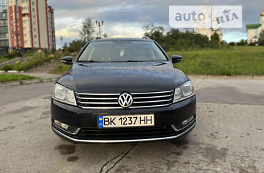 Универсал Volkswagen Passat 2011 в Вараше