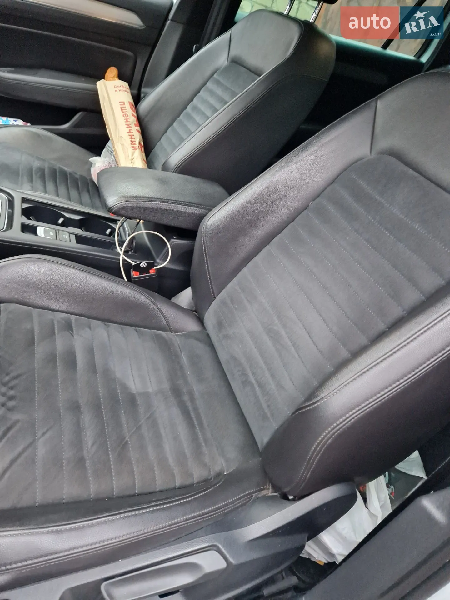 Volkswagen Passat 2018 VIN WVWZZZ3CZJE234570 фото оголошення 34 з 61
