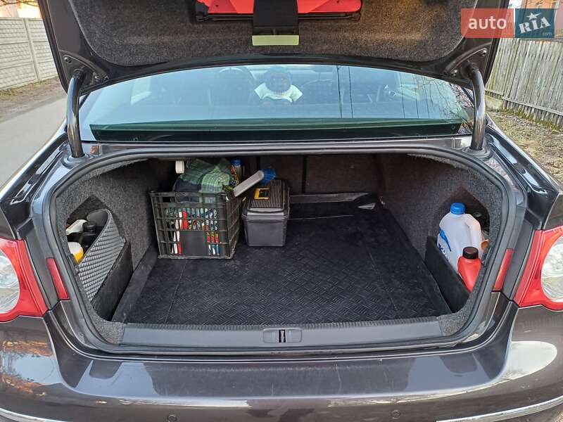 Седан Volkswagen Passat 2006 в Фастові