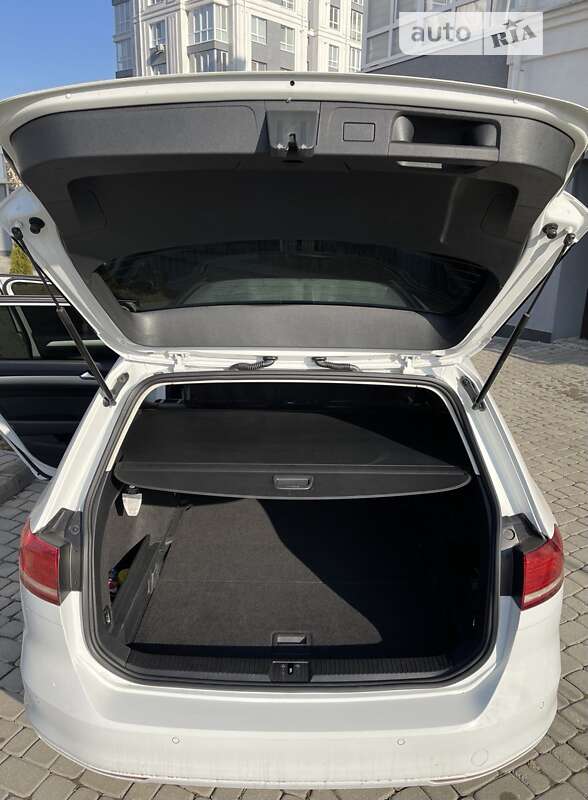 Універсал Volkswagen Passat 2015 в Івано-Франківську