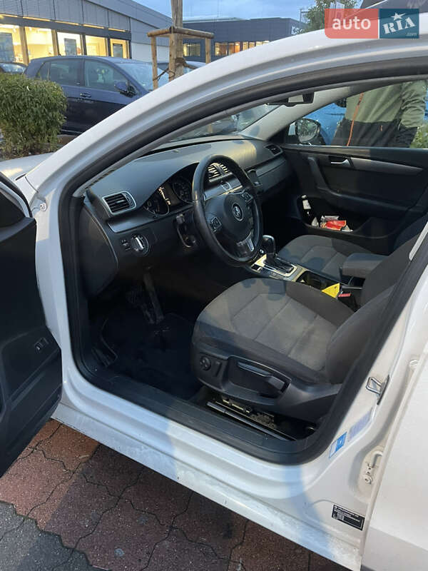 Універсал Volkswagen Passat 2012 в Луцьку