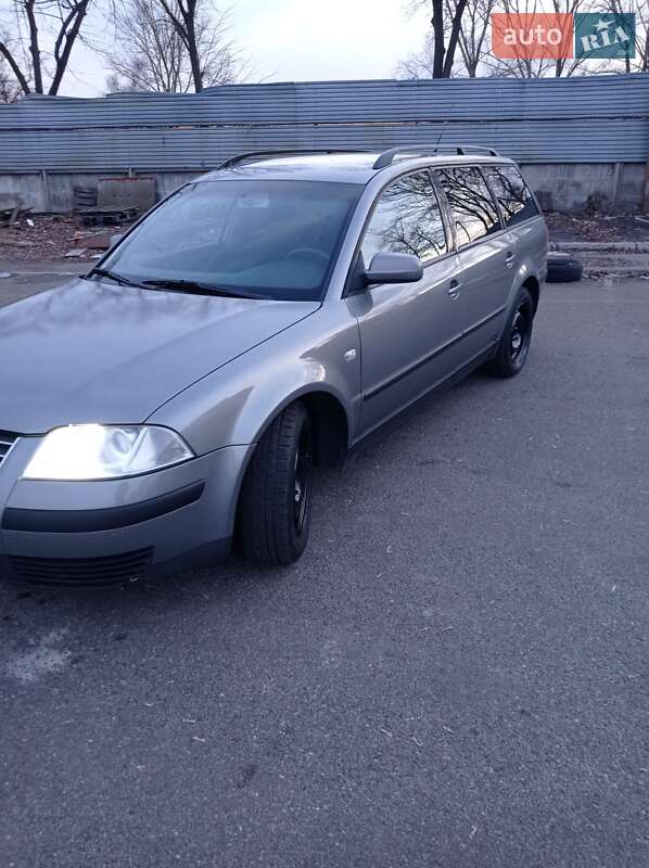 Універсал Volkswagen Passat 2001 в Києві