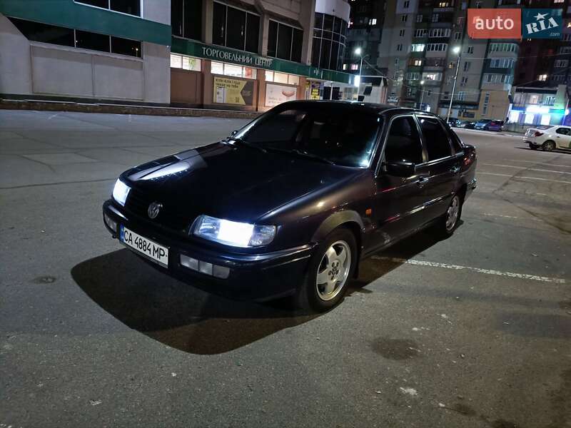 Седан Volkswagen Passat 1994 в Черкассах