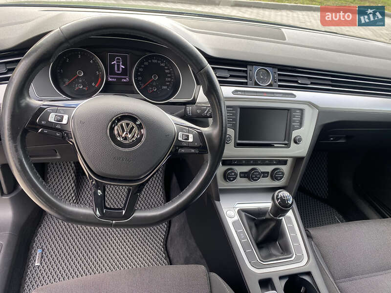 Універсал Volkswagen Passat 2016 в Луцьку