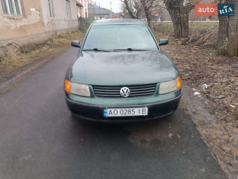 Седан Volkswagen Passat 1996 в Виноградове