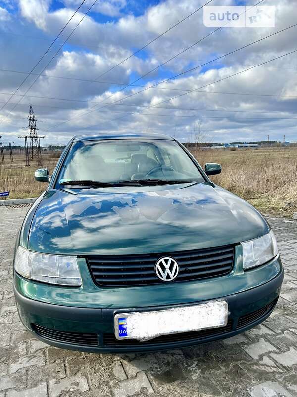 Седан Volkswagen Passat 1998 в Гостомеле