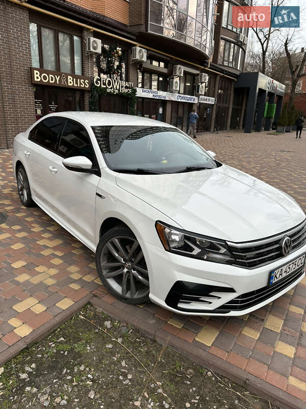 Седан Volkswagen Passat 2017 в Кропивницком