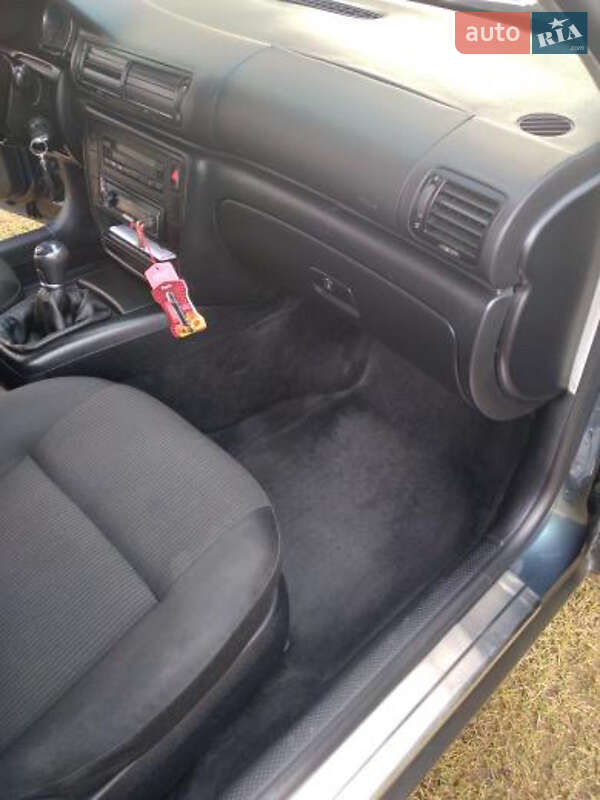 Седан Volkswagen Passat 2000 в Вижнице