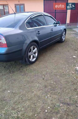 Седан Volkswagen Passat 2000 в Вижнице