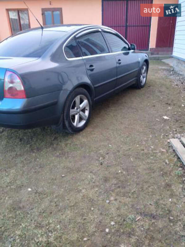Седан Volkswagen Passat 2000 в Вижнице