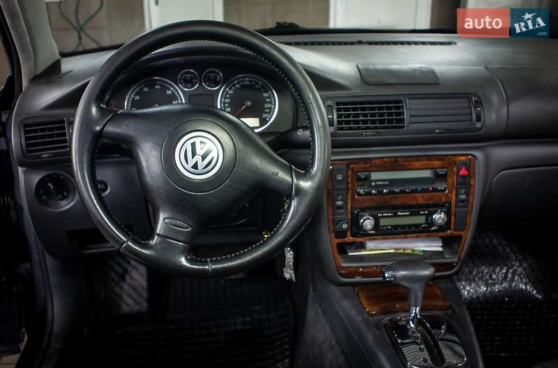Седан Volkswagen Passat 2004 в Києві