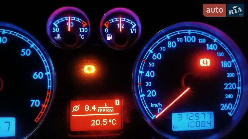 Седан Volkswagen Passat 2001 в Києві