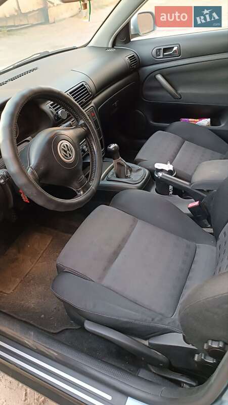 Седан Volkswagen Passat 2001 в Києві