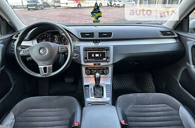 Седан Volkswagen Passat 2011 в Ровно