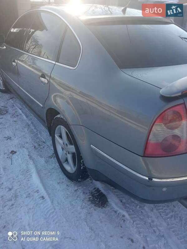 Седан Volkswagen Passat 2003 в Гребенке