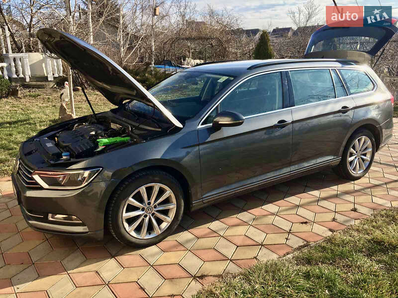 Универсал Volkswagen Passat 2016 в Одессе