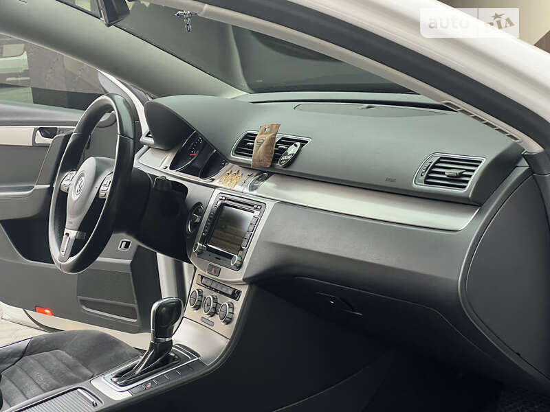Седан Volkswagen Passat 2013 в Одессе