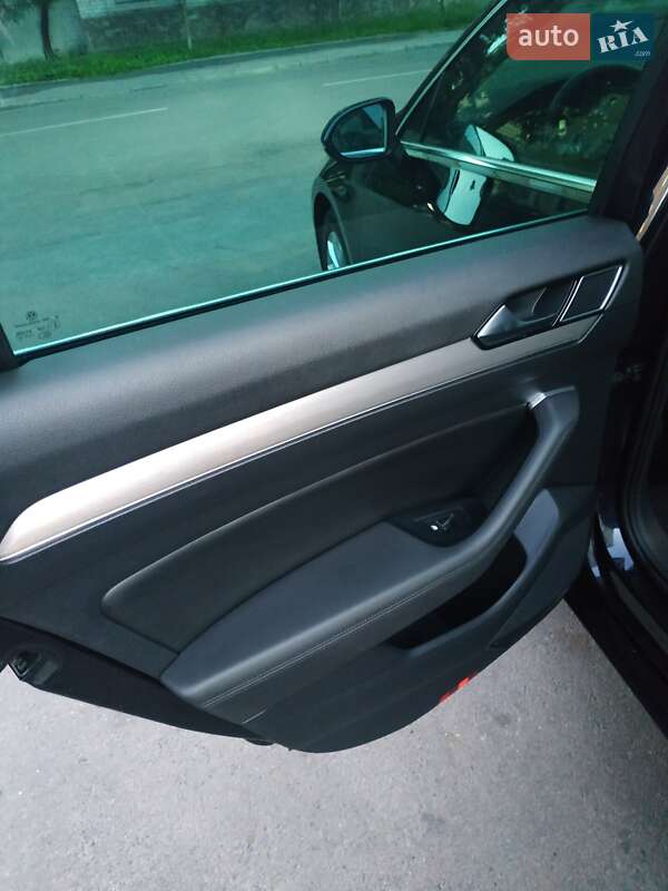 Седан Volkswagen Passat 2017 в Житомире